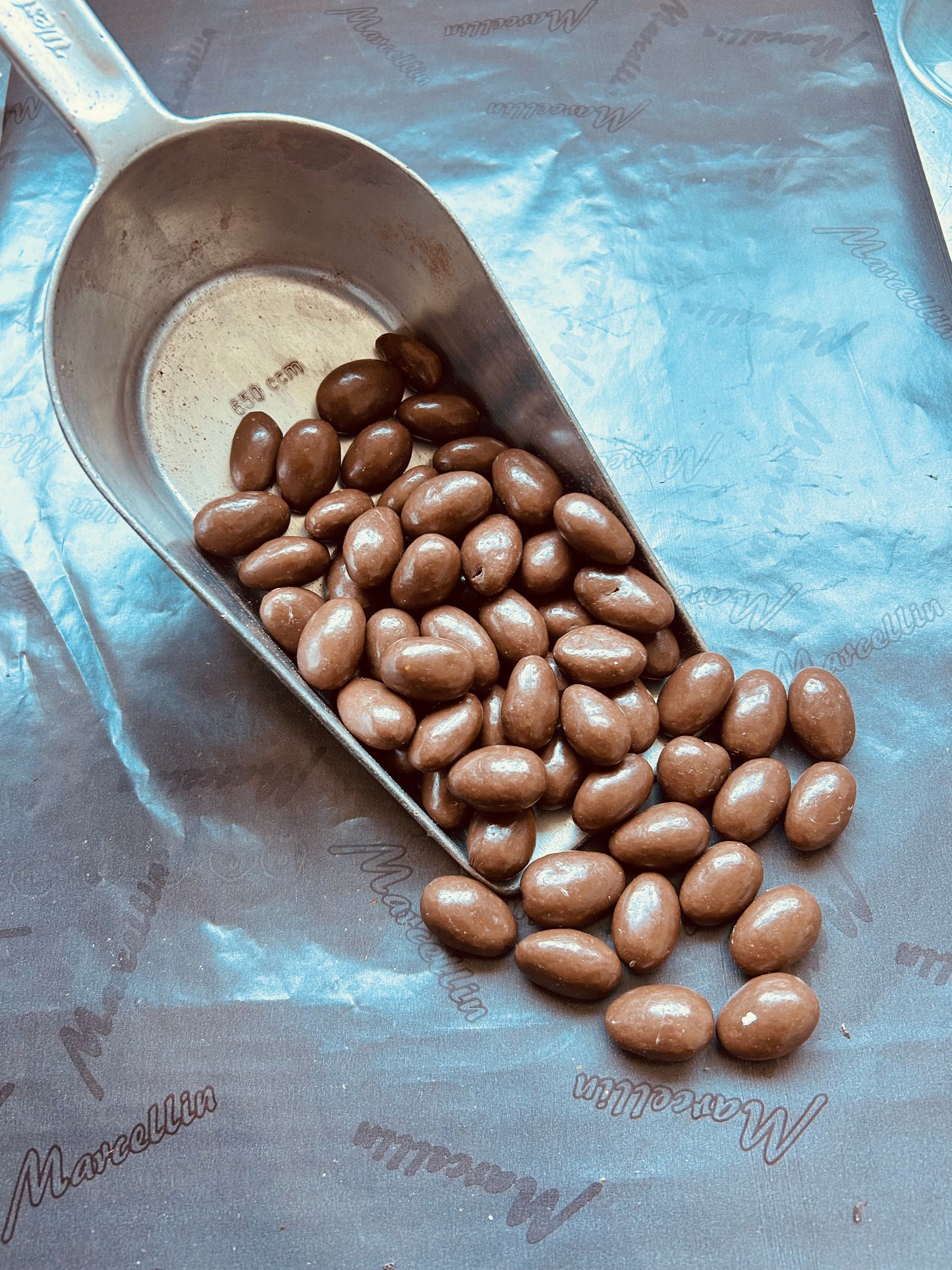 Amandes enrobées au chocolat au lait 250g
